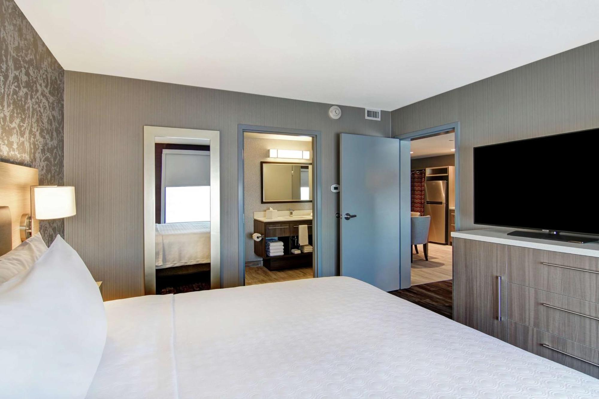 Home2 Suites By Hilton Edmonton South Екстериор снимка